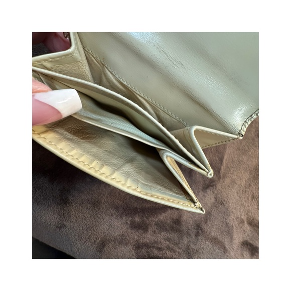 Gucci Vintage Flap Wallet with G clasp - Picture 9 of 12